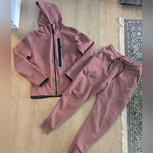 Nike tech jogger Set